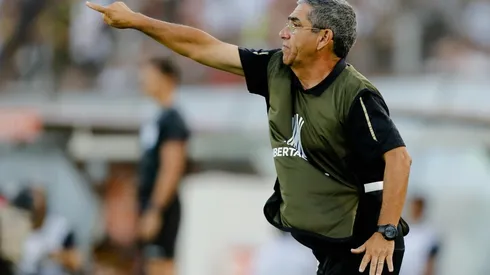 Gualberto Jara puede seguir en Colo Colo