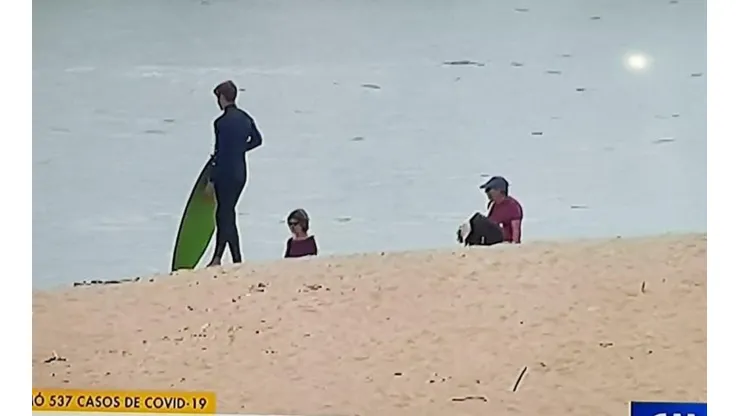 Hasta a surfear llegaron algunos a la playa de Reñaca