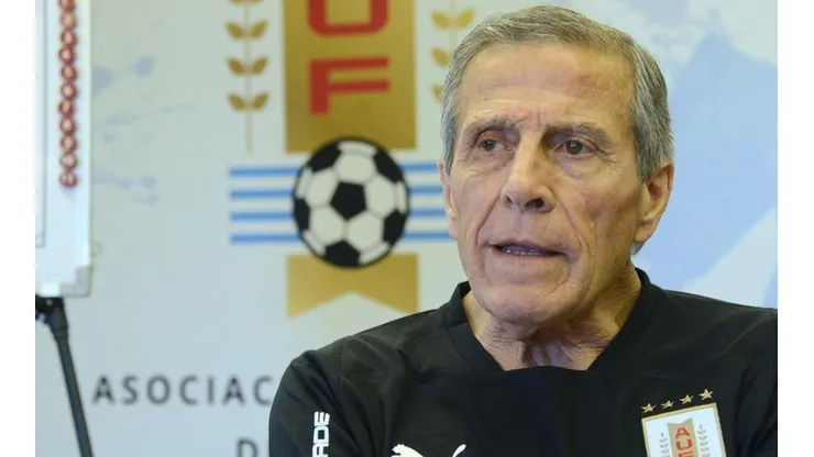 Tabárez con licencia en Uruguay.
