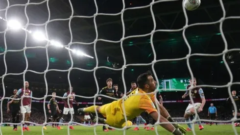 Pep Guardiola y futuro de Claudio Bravo: "Estamos hablando para ver qué es lo mejor para el club y para él"