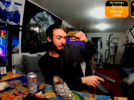 Streamer profesional de Call of Duty dispara un arma real y es baneado de Twitch