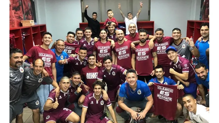 El plantel de La Serena con la nueva polera.