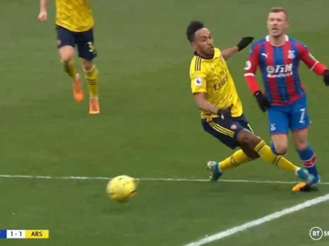 ¡Balón! Escalofriante patadón de Aubameyang en la Premier League