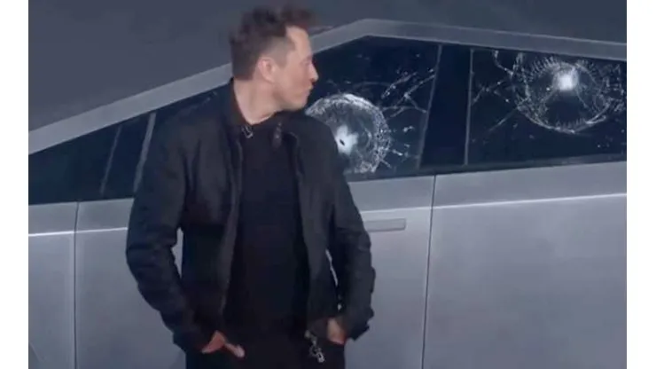 Elon Musk da los motivos del momento más bochornoso de la presentación del Cybertruck de Tesla