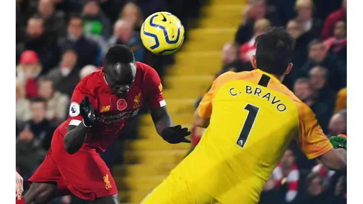 Sadio Mane liquidó el partido y Claudio Bravo sufrió su tercer gol en contra