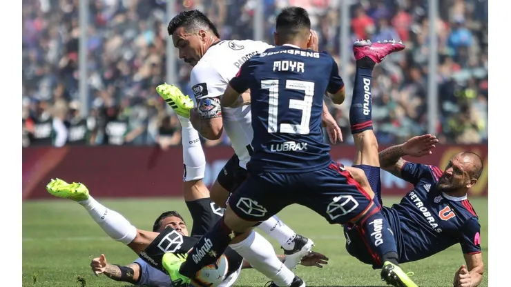 Paredes ante la U. No quiere que bajen.