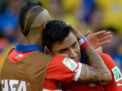 Vidal le manda cariños a Jara después de que pelea en partido de Estudiantes