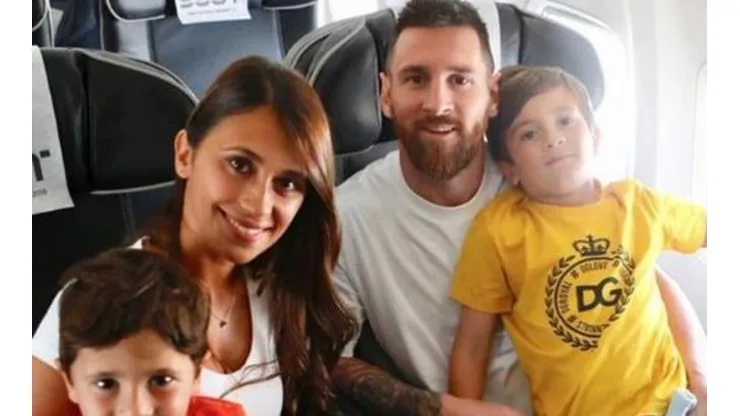 Messi viaja en familia a Italia con la ilusión de llevarse dos premios