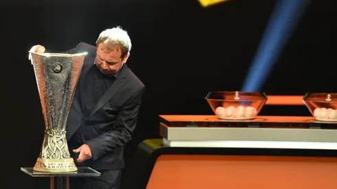 Un total de 48 equipos participan en la competición.