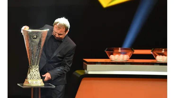 Un total de 48 equipos participan en la competición.