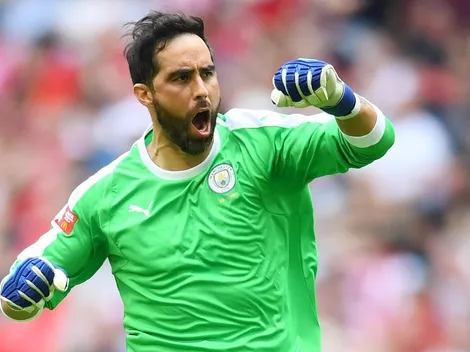 ¡Figura! Claudio Bravo le niega el gol a Salah con un tapadón