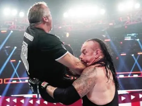 Undertaker aparece en RAW para ayudar a Roman Reigns y ataca a Shane McMahon