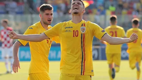 Ianis Hagi (10) celebra su gol.
