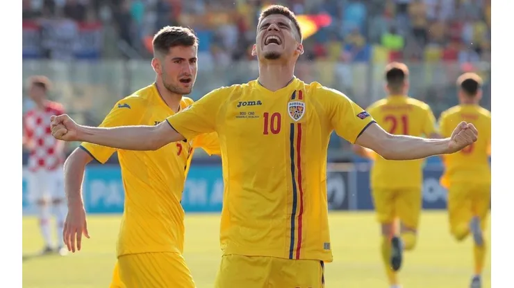 Ianis Hagi (10) celebra su gol.