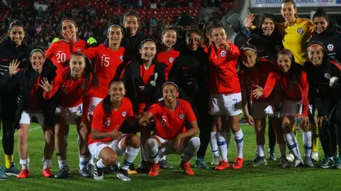 El plantel de Chile en su despedida de tierra nacionales previo a la Copa del Mundo Femenina (Foto: Agencia Uno)