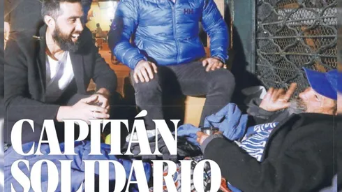 Bravo comparte con gente en situación de calle.