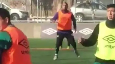 Arturo Vidal entrenó como cualquier hijo de vecino en Rodelindo Román