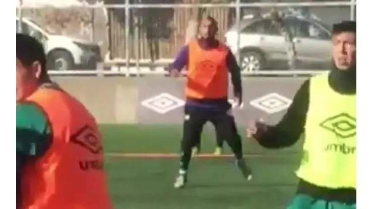 Arturo Vidal entrenó como cualquier hijo de vecino en Rodelindo Román