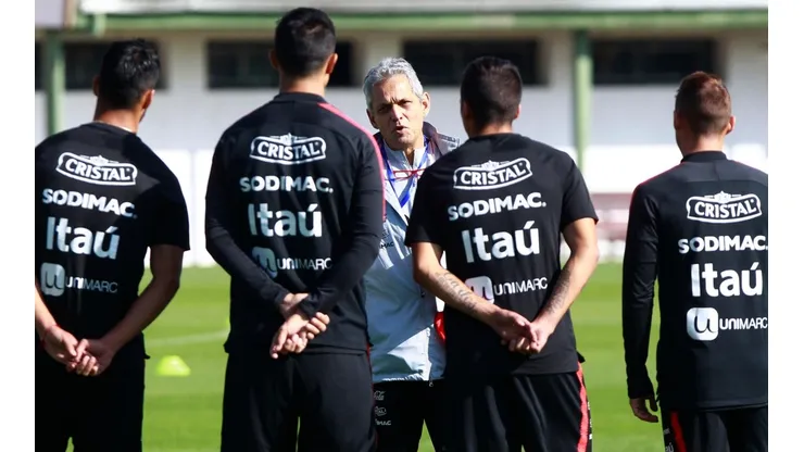 Plantel de la selección chilena escucha a Reinaldo Rueda - AgenciaUno