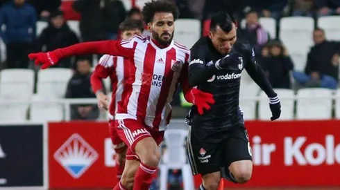 Medel en el duelo del Besiktas antes de lesionarse