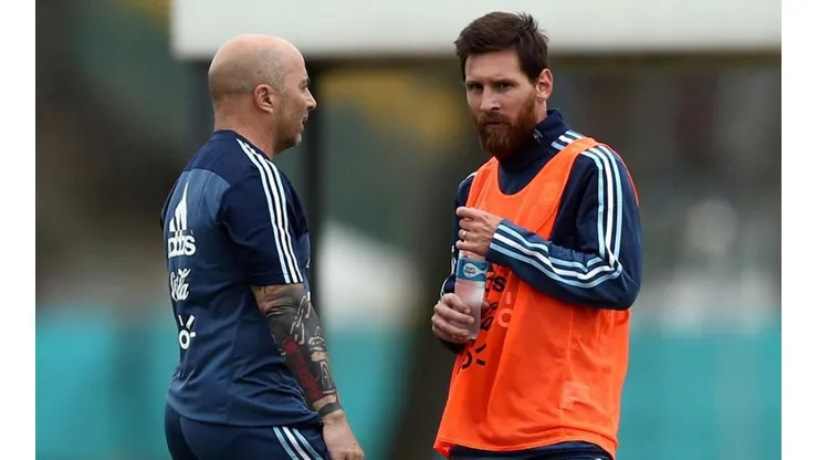 Messi y Sampaoli durante el tortuoso paso del DT por la Albiceleste.