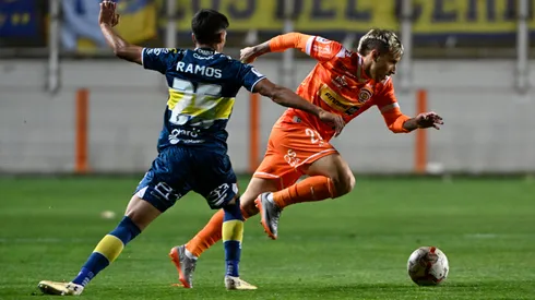 Francisco Arancibia y Emiliano Ramos en Cobreloa vs Everton, en la primera rueda del Campeonato Nacional 2024.