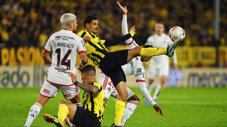 Peñarol eliminó a Flamengo de la Copa Libertadores.