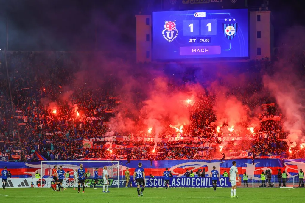 Los hiNchas de U de Chile están en la mira por un derecho de admisión a un violento barrista. FOTO: Marcelo Hernandez/Photosport
