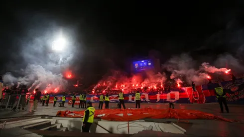Los hinchas de la U protestaron en el Estadio Nacional.