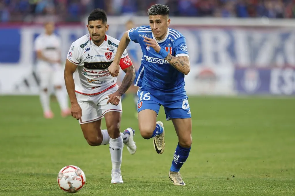 Matías Sepúlveda asumirá un rol en el ataque de Universidad de Chile vs Huachipato. Foto: Pepe Alvujar/Photosport
