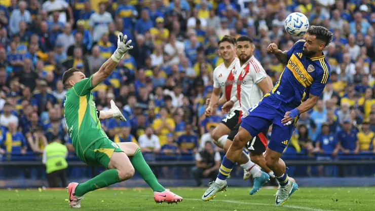 El polémico gol de Milton Giménez ante River.