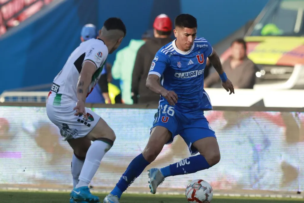 Matías Sepúlveda es comodín en varios puestos en U de Chile. Foto: Felipe Zanca/Photosport