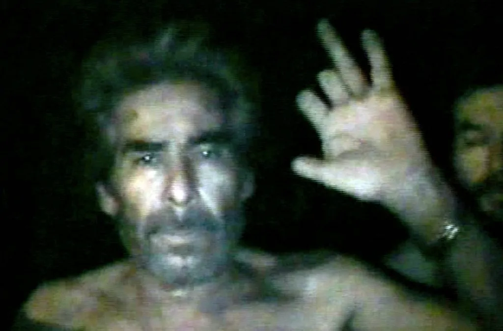 Video muestra a Mario Gómez, uno de los 33 mineros atrapados en el interior de la mina San José, en Copiapó, Chile | Foto: Imago