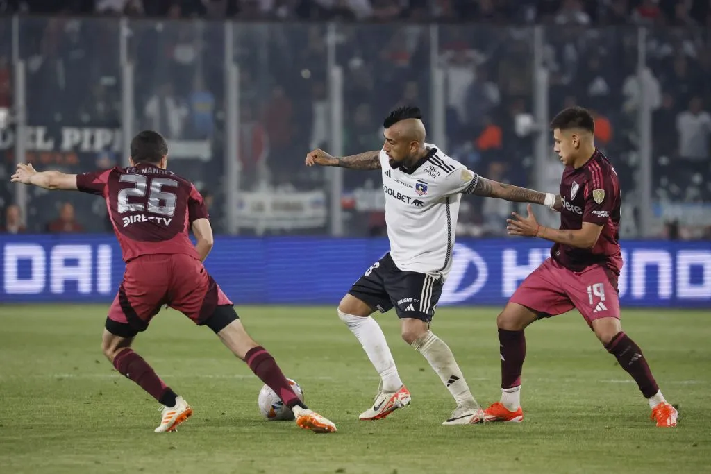 Arturo Vidal y Colo Colo dieron una gran batalla contra River Plate en la ida. Foto: Photosport.