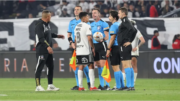 Colo Colo podría ser víctima de la Conmebol en Copa Libertadores.