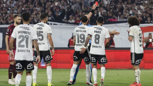 Maxi Falcón se ganó la roja ante River Plate.