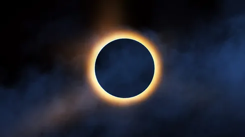 Anillo de fuego de un eclipse solar total