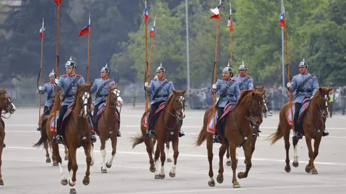 Santiago, 19 de septiembre de 2023. Las escuelas martrices marchan en la elipse del Parque O’higgins durante la Parada militar 2023.