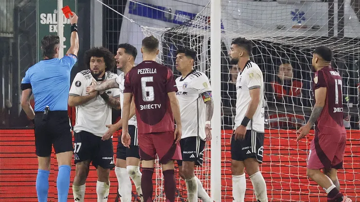 Maxi Falcón se fue expulsado en Colo Colo.