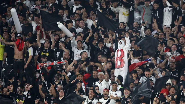 Colo Colo calentó el partido con River Plate recordándoles el descenso.