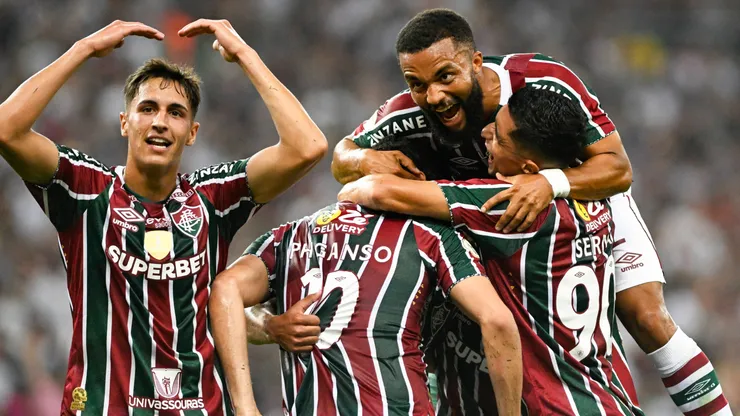 Los jugadores de Fluminense festejan el gol contra Sao Paulo en el Estadio Maracaná.