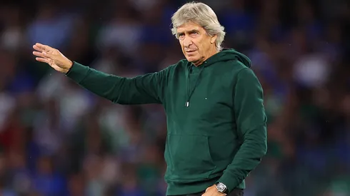 Manuel Pellegrini cumple 71 años y el plantel de Betis se lo quiso celebrar.