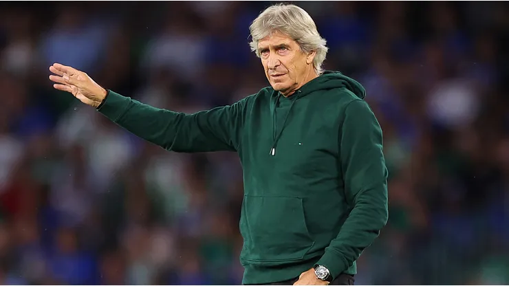 Manuel Pellegrini cumple 71 años y el plantel de Betis se lo quiso celebrar.