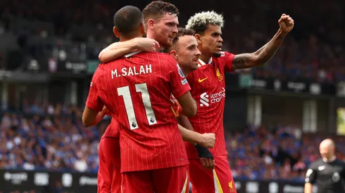 Diogo Jota, Mohamed Salah, Andrew Robertson y Luis Díaz festejan uno de los goles de Liverpool contra Ipswich Town.
