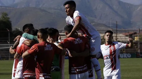 Unión San Felipe después de 26 fechas logró alcanzar a Curicó Unido en Primera B.