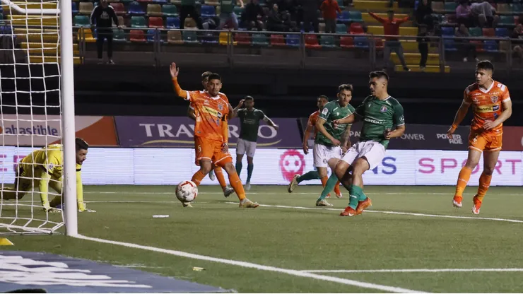Audax Italiano derrotó a Cobreloa y se aleja del descenso.