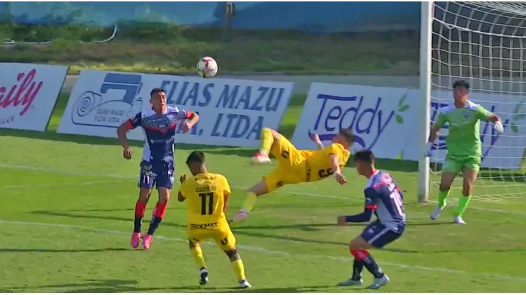 Caballero se mandó un tremendo golazo para San Luis.
