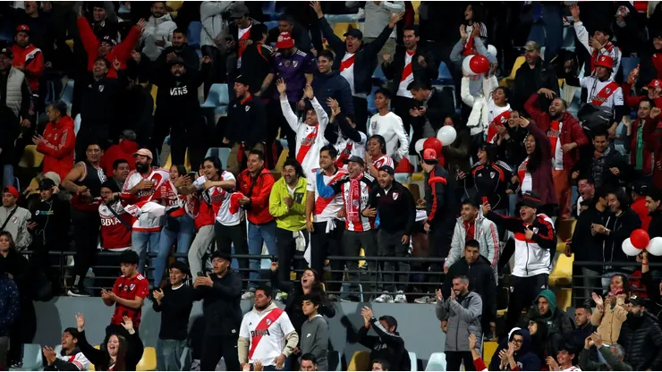 Hinchas chilenos de River Plate harán banderazo previo a duelo con Colo Colo.