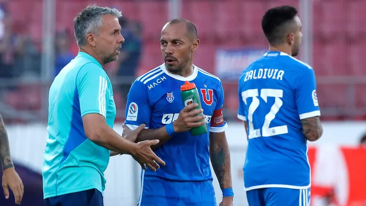 Liderados por Marcelo Díaz, un grupo de jugadores presionó a Gustavo Álvarez