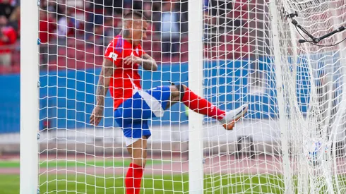 El palito de Lampe a Edu Vargas.